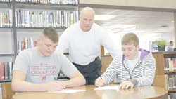 Two Vikes sign letters of intent 