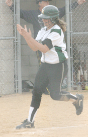 Six in the sixth:&#8200;Wildcats storm back from four-run deficit