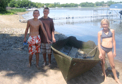 Resident finds sunken boat on South Center Lake 