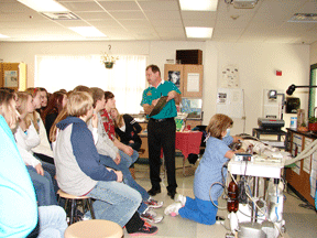 Lindstrom veterinarian gives high school students lesson in doggie dental care