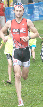 Thompson cruises to fourth straight tri title