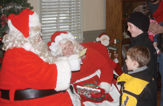 Santa Day a hit in Almelund