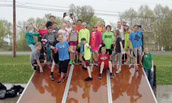Lakeside students volunteer to clean up