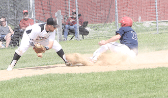 Bulldogs lose long, wild affair with Hibbing despite scoring 16 runs