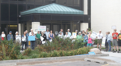 Climate protestors show up to Chisago County