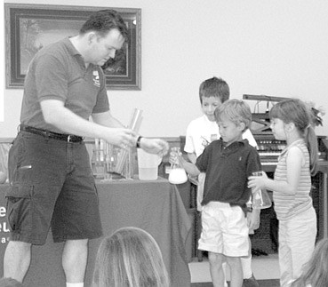 Kids follow tracks and traces in NB