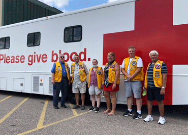 Lions donate time for blood mobile