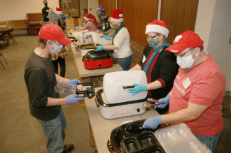Christmas meal serves food to those in need