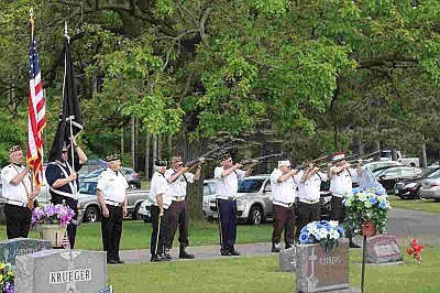 Local veterans turn out for beautiful Memorial Day services