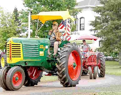 Threshing Show Tractor Caravan chugs on