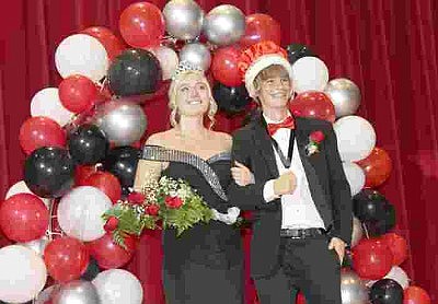 North Branch crowns homecoming royalty