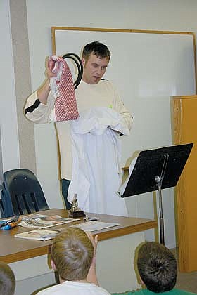 Marine tells TF fifth graders about recent tour in Iraq