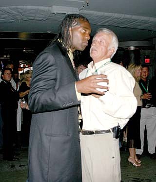 Athletes, celebrities turn out for Moss fishing tourney