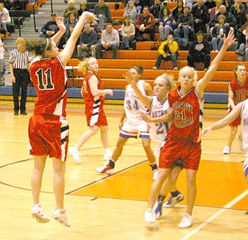 Viking basketball girls make it to section finals