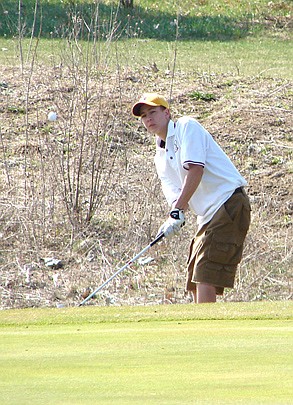 Vikings golfers lose close meet in opener 