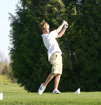 Viking boys get first golf win