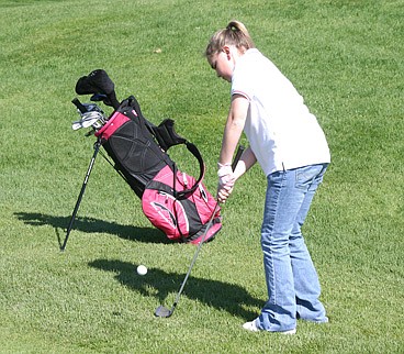 Viking girl golfers go to 4-1 in NSC - Play in Purple Hawk Invitational