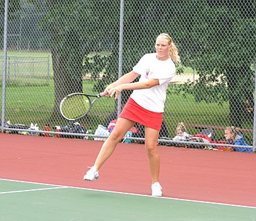 Viking girls' tennis team has positive first week with four wins 