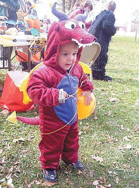 ‘Fall-o-ween’ party in Chisago City makes for terrific people watching
