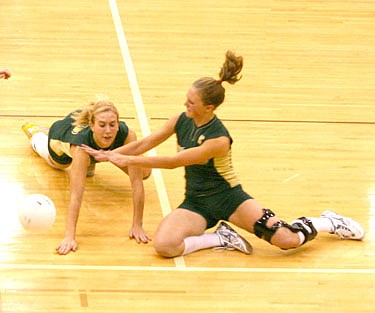 Wildcat volleyball team wins one, drops two to end season 