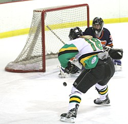 Wildcat hockey girls beat Cooper 3-1