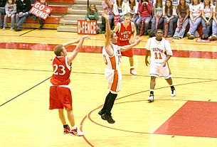 Vikings win one, lose one behind Chambers hot shooting 