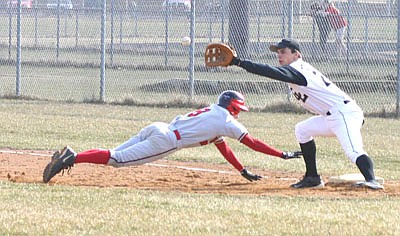 Wildcats go into extra frame to defeat Vikings 4 - 3