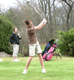 After slow start Viking golfers win conference meets 