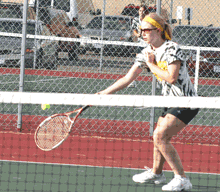 Wildcat tennis opens section play with win over SF before falling to Rangers 