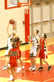 Wildcats and Vikings renew rivalry, Wildcats by 4