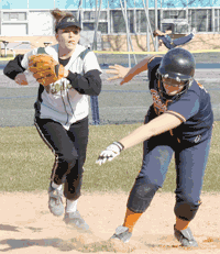 Wildcat softball team goes 2-2 in conference play 